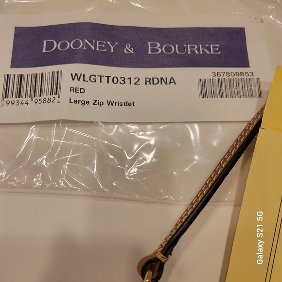 Dooney Bourke large Red zip wristlet. New with tags - Picture 2 of 4